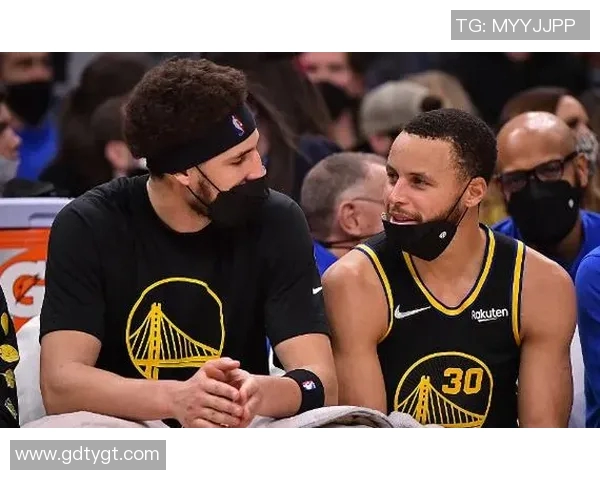 98公牛与金州勇士的巅峰对决历史回顾与精彩瞬间分析